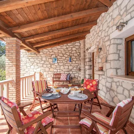 Stone Edge Homestead Agios Leon
