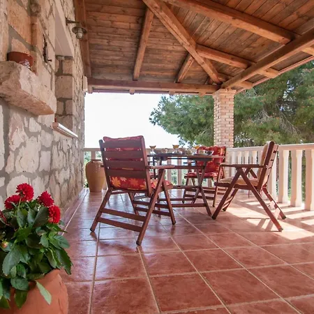 Stone Edge Homestead Apartment Agios Leon